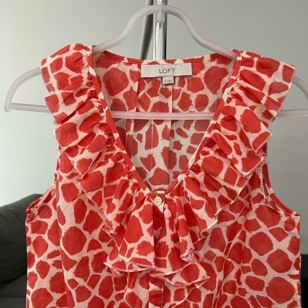 LOFT Ruffle Neck Animal Print Top Size S - Picture 3 of 4